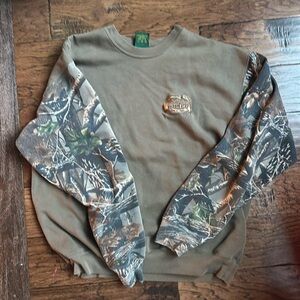 CABELAS CAMO CREWNECK!